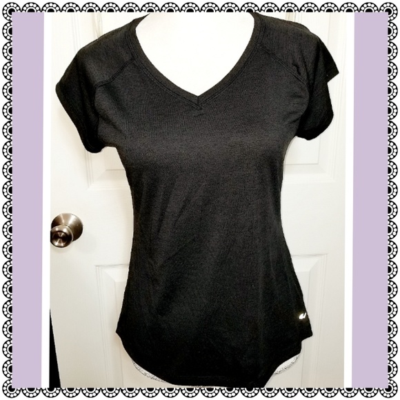 Everlast Tops - 🛍 5/$20 🛍 {Everlast} dark gray activewear top, S